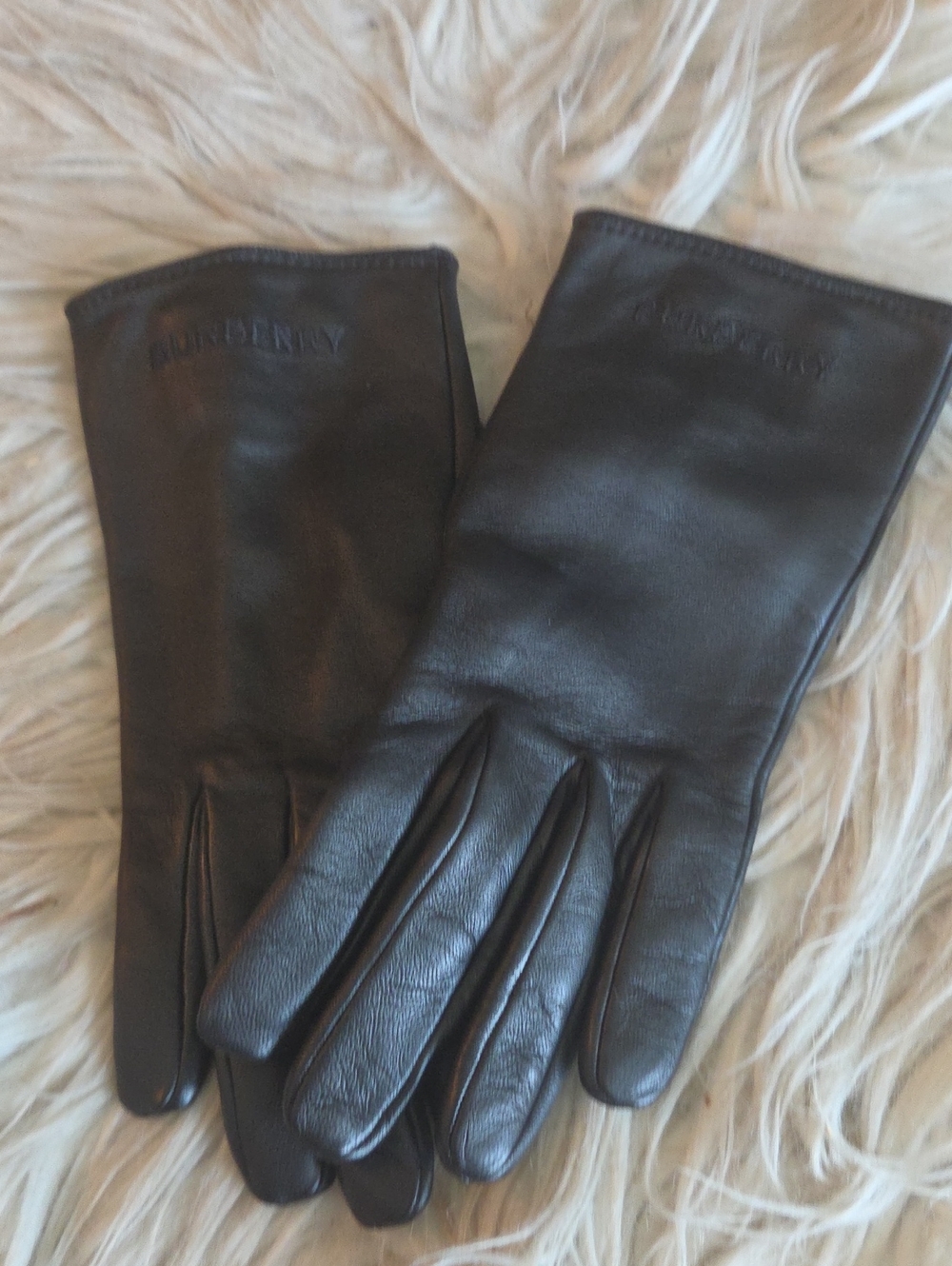 Burberry Black Leather Women's Gloves with Subtle Logo